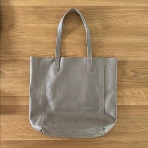 Cuyana Leather Tote in Stone